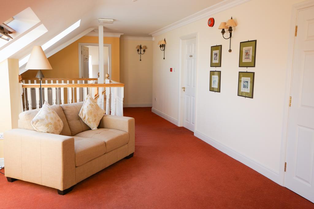 Inch House 4*